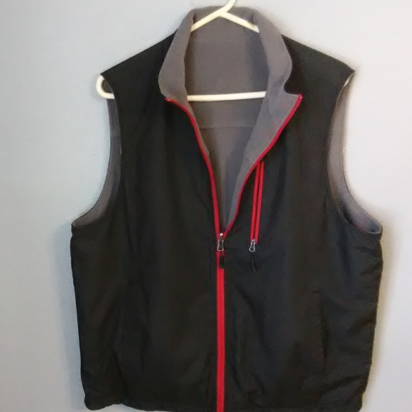 ⏳ ❄️ IZOD Black Gray Reversible Vest  Size M - Picture 1 of 6
